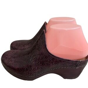 Dansko Burgundy Paisley Embossed Leather Clogs melody Womens 36 USA 5.5-6 NWOT